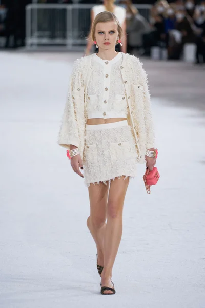Look 50